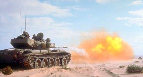 티란은 소련제 100mm 주포를 대신하여 L7이나 M68 105mm 포를 장착했다. <출처: Public Domain>
