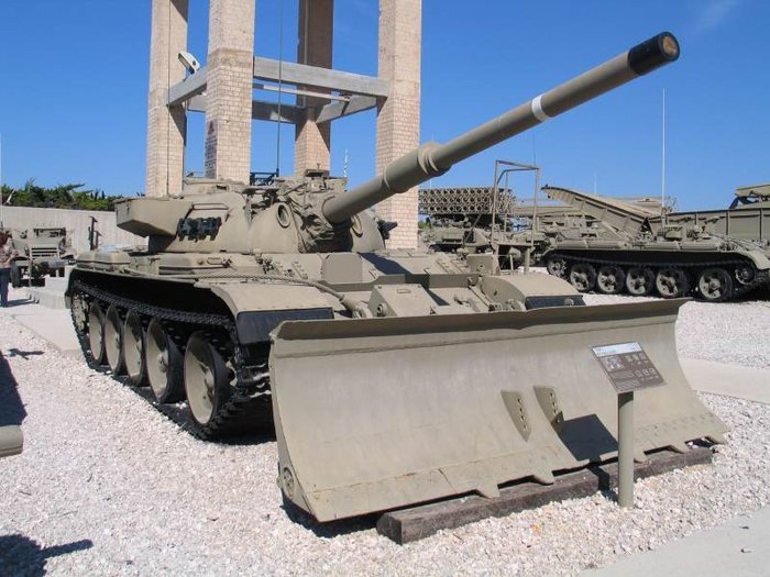 T-54를 기본으로 한 티란-4 전차. 현재 이스라엘 야드 라-시리온(Yad la-Shiryon) 박물관에 전시 중이다. (출처: Public Domain)