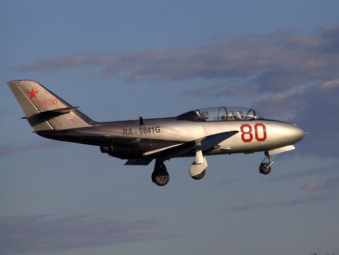 YAK-104는 YAK-30으로 이름을 바꾸고 시험제작되었으나 사업에서 탈락했다. <출처: Yevgeny Lebedev / russianplanes.net>