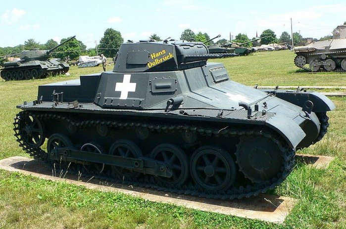 미국 병기박물관에 전시 중인 1호 전차. 기관총만 장착해서 전차라고 하기에는 화력이 너무 부족했다. < 출처 : (cc) Mark Pellegrini at Wikimedia.org >