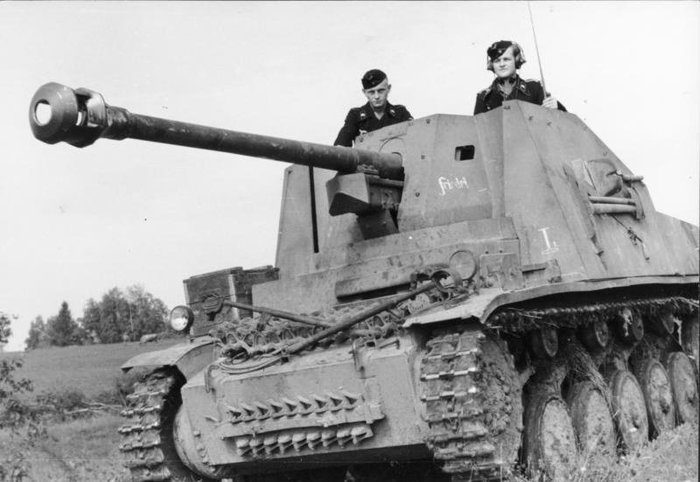 7.62cm PaK 36(r) auf Fahrgestell Panzerkampfwagen II Ausf. D/E: < 출처 : Public Domain >