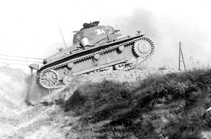 Panzer II Ausf. b < 출처 : Public Domain >