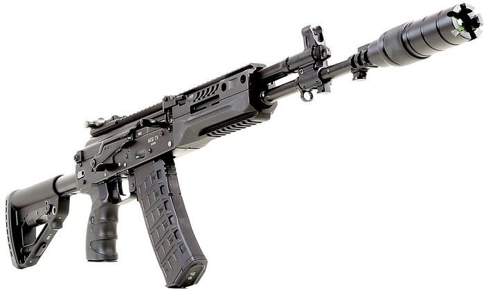 칼라시니코프 콘체른은 2016년 다시 AK-12의 시제모델을 완성하고 AK-15와 함께 제출했다. <출처: 칼라시니코프 콘체른>