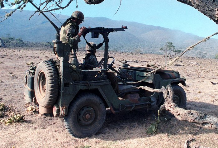 베트남전 이래 사용되어온 M151 MUTT는 컴팩트한 크기는 좋았으나 험지돌파성능과 속력이 모두 부족했다. <출처: NARA>