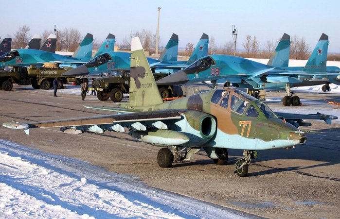 Su-25UB < 출처 : (cc) Vitaly V. Kuzmin at wikimedia.org >