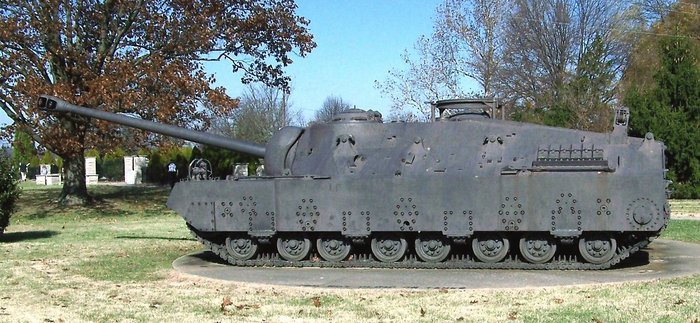 켄터키주 포트 녹스(Fort Knox)의 패튼 박물관에서 촬영한 T28 전차의 좌측면 모습. 차체와 포탑이 일체화된 독특한 설계이다. (출처: Mark Holloway/Wikipedia.org)