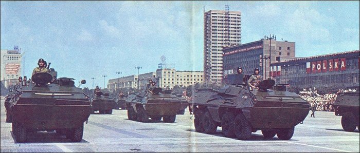 1966년 7월 바르샤바에서 군사 퍼레이드에 참가한 폴란드군 SKOT 장갑차 <출처 : czarnota.org>