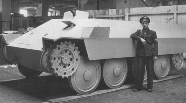 LT vz.38 전차를 기반으로 한 카트스헨 병력수송차 시제품 <출처 : aw.my.games>