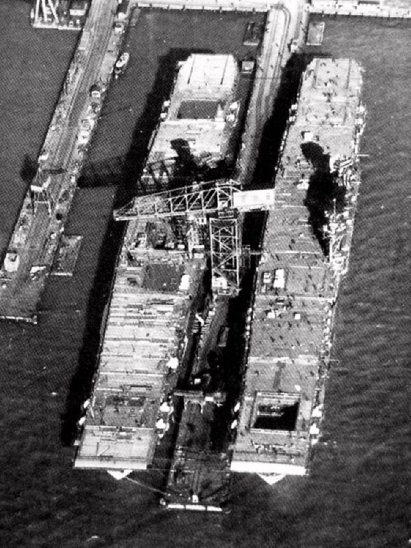 1937년 2월 8일 뉴포트 뉴스 조선소에서 동시에 건조 중인 CV-5 요크타운(우)과 CV-6 엔터프라이즈. < Public Domain >