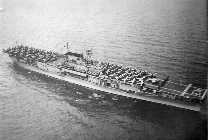 1939년 취역 직후의 CV-6 엔터프라이즈. 태평양전쟁 발발 이틀 후 일본의 잠수함을 격침시키면서 미 해군 최초의 전과를 올렸다. < 출처 : Public Domain >