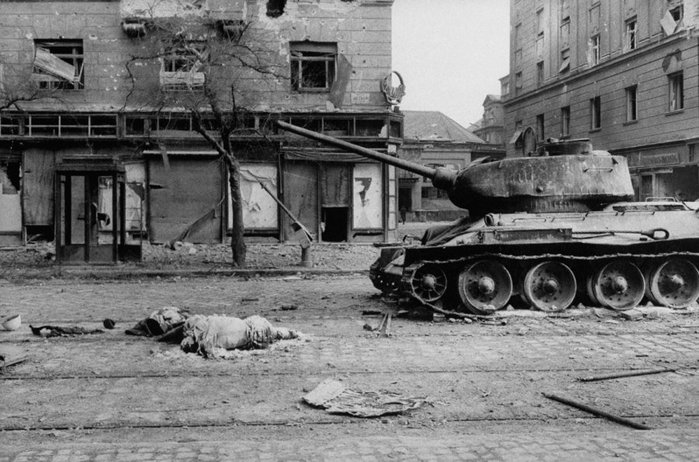 1956년 11월 4일 헝가리 혁명을 무력 진압한 소련군 전차 <출처 : hungarytoday.hu>