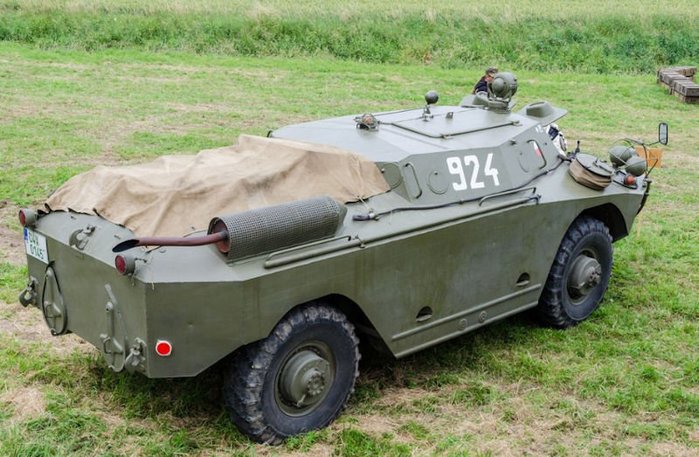 승무원실 출입문과 차량 후방의 2개의 워터제트 위치가 보이는 체코 육군용 OT-65 <출처 : globalsecurity.org>