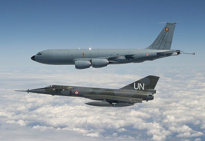 미라주 IV는 KC-135F 공중급유기의 급유를 받고서도 버디급유가 있어야 공격이 가능했다. <출처: Public Domain>