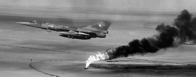 1991년 걸프전 당시 이라크 군 목표물에 폭격 중인 미라주 IV. (출처: USAF)