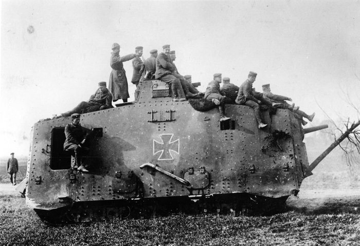 1차대전 동안 독일은 A7V 전차를 겨우 20대 정도 투입할 수 있었다. < 출처 : Public Domain >