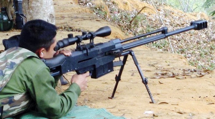 미얀마 정부에 대항하는 카친 독립군 소속이 저격수가 M99 대물저격총을 사격중인 모습이다. <출처: Public Domain>