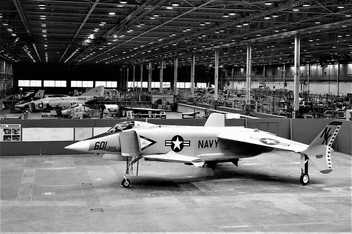 XFV-12의 목업(Mock-Up). 1973년 오하이오주 콜롬부스 노스 아메리칸 공장에서 촬영된 것이다. (출처: US Navy)