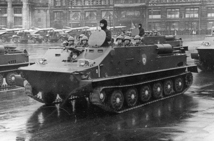 열병식에 등장한 BTR-50P < 출처 : Public Domain >