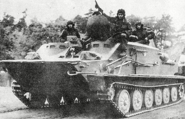 동독군도 소련군과 함께 우선적으로 BTR-50을 지급받았다. < 출처 : Public Domain >
