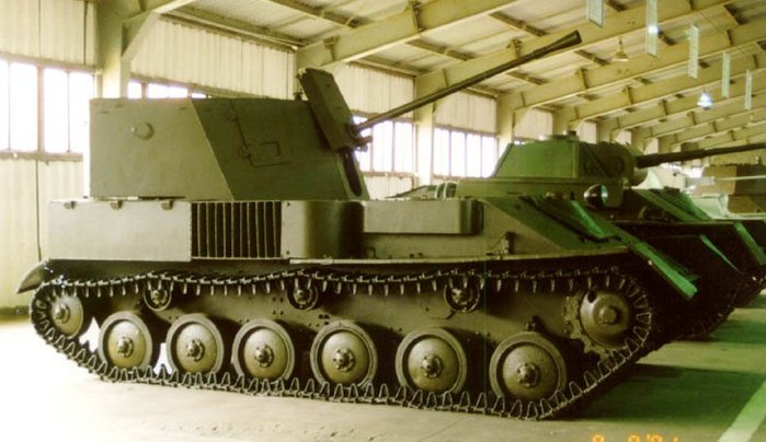 SU-76 자주포 차체에 37mm 대공포를 얹은 ZSU-37 <출처 (CC) Gr27ru at wikimedia.org>