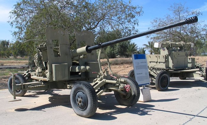 ZSU-57-2의 주포의 기반이 된 S-60 57mm 대공포 <출처 (cc) Bukvoed at wikimedia.org>