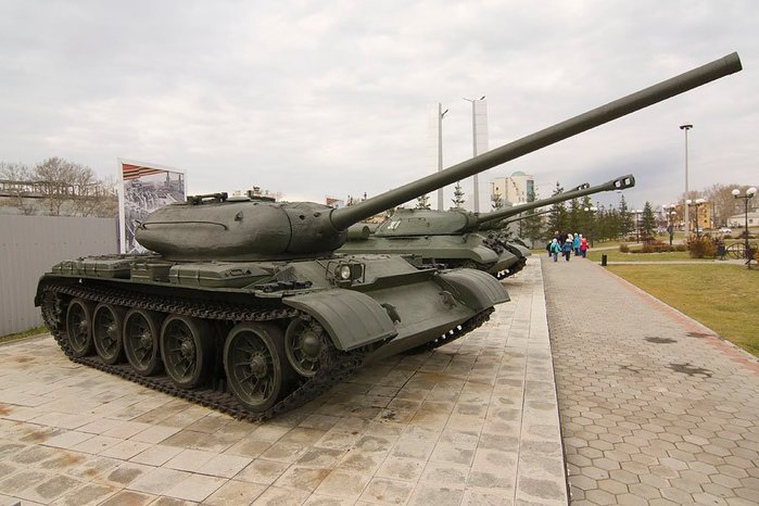 ZSU-57-2의 차체 기반이 된 T-54 전차 초기형 <출처 (cc) Nucl0id at wikimedia.org>
