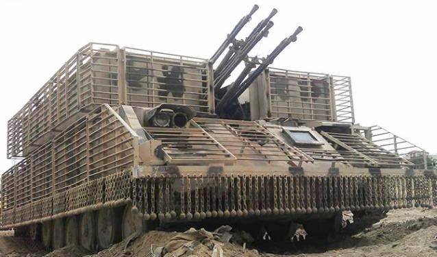 RPG 공격을 막기 위해 현지에서 급조된 방어용 철망을 두른 시리아 정부군 ZSU-23-4 <출처 : weaponews.com>