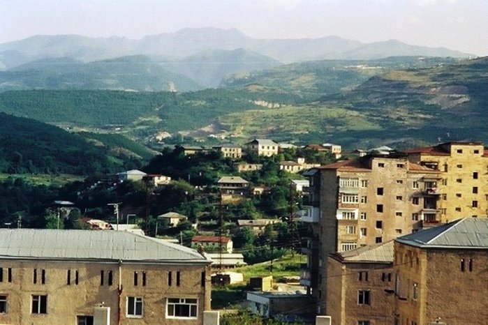 아르차흐 공화국의 수도인 스테파나케르트의 전경 <출처: Flickr/Kylar Loussikian, CC BY-NC 2.0>