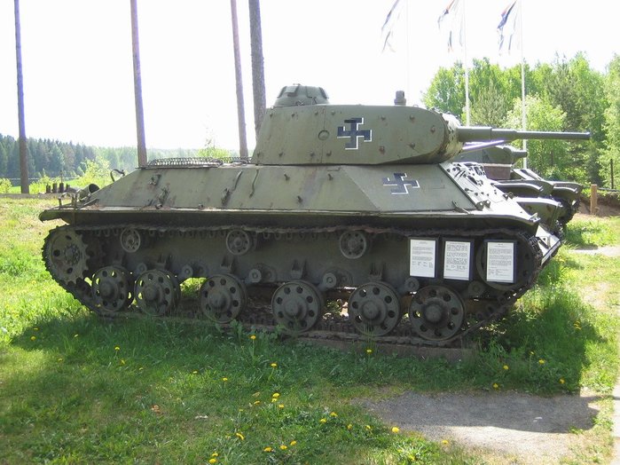 계속 전쟁 당시 소련에서 노획하여 운용한 T-50-2 전차 <출처 : ftr.wot-news.com>