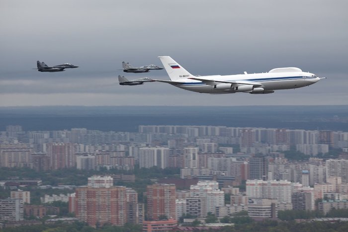러시아 공군 소속 Il-80이 2차 세계대전승전기념일 연습을 위해 모스크바 상공을 비행 중인 모습. (출처: Leonid Faerberg)