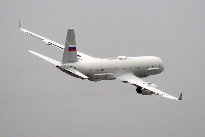 후방에서 바라본 Tu-214R 통합정보수집기 <출처: Public Domain>