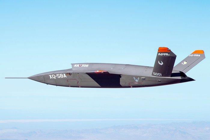 2019년 3월 5일, 애리조나주 유마(Yuma) 시험장에서 초도 비행 중인 XQ-58A (출처: Senior Airman Joshua Hoskins/USAF)
