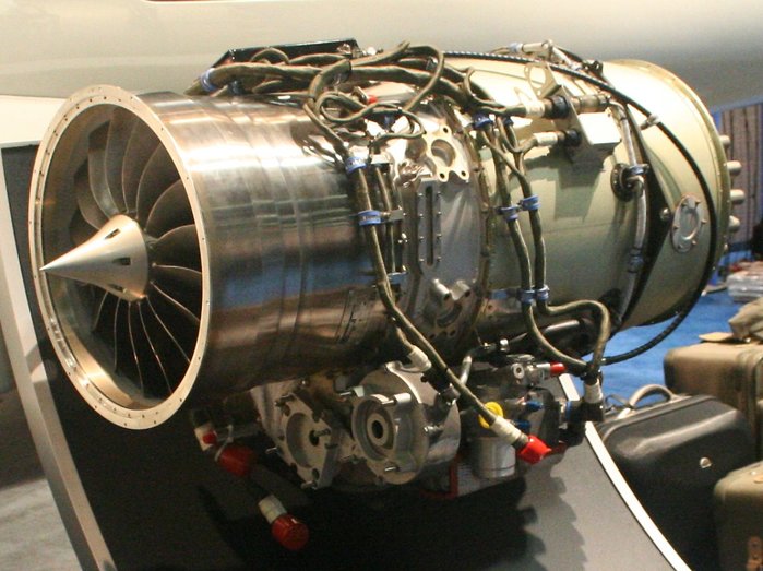윌리엄스 인터내셔널사의 FJ-33 엔진. 중량이 가벼워 주로 소형 항공기에 탑재하는 터보제트 엔진으로, 지름 353mm, 길이 1.22m, 추력은 1,000파운드~1,800파운드에 달한다. (출처: Christopher Blizzard)