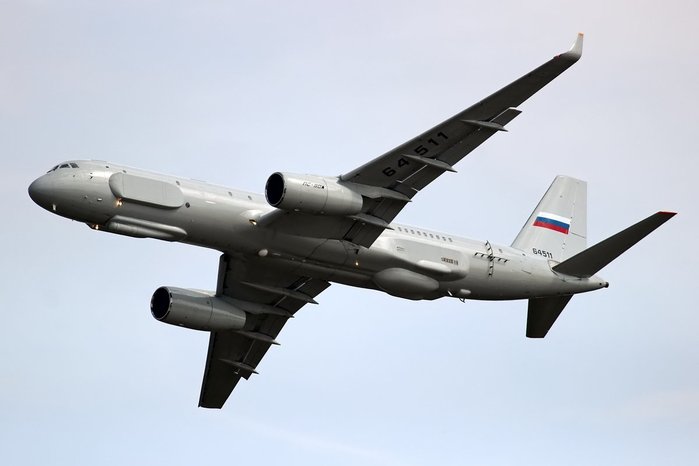 전장감시와 표적획득의 중요성을 절실히 깨달은 러시아는 약 15년간의 개발끝에 Tu-214R 항공기의 개발에 성공했다. <출처: Public Domain>