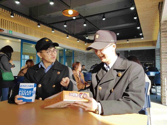 국방일보 - BEMIL 군사세계 군 마트의 변신… 카페에서 힐링하고 신선식품도 산다