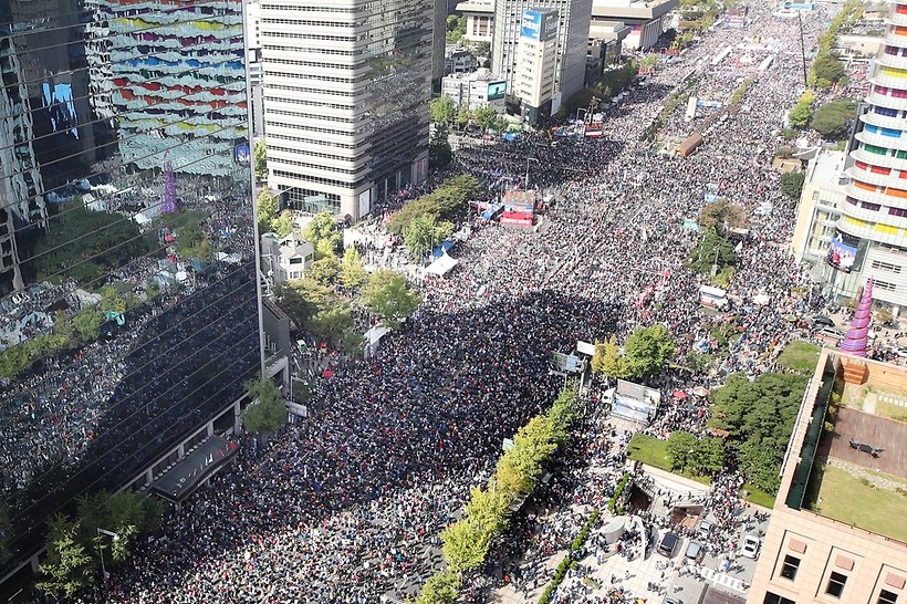이슈 토론방 - 유용원의 군사세계 10월 9일 한글날, 광화문 집회시위 모습들입니다. 
