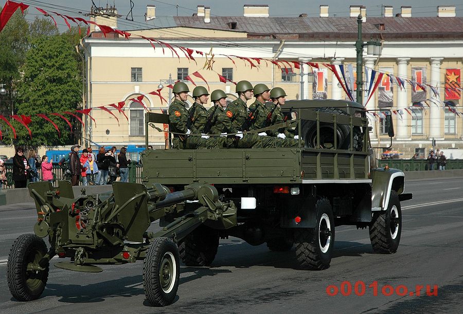 2 б 23. ГАЗ 3308 минометом. Военный ГАЗ 3308 на параде. ГАЗ 66 на параде. Д30 на Урале.