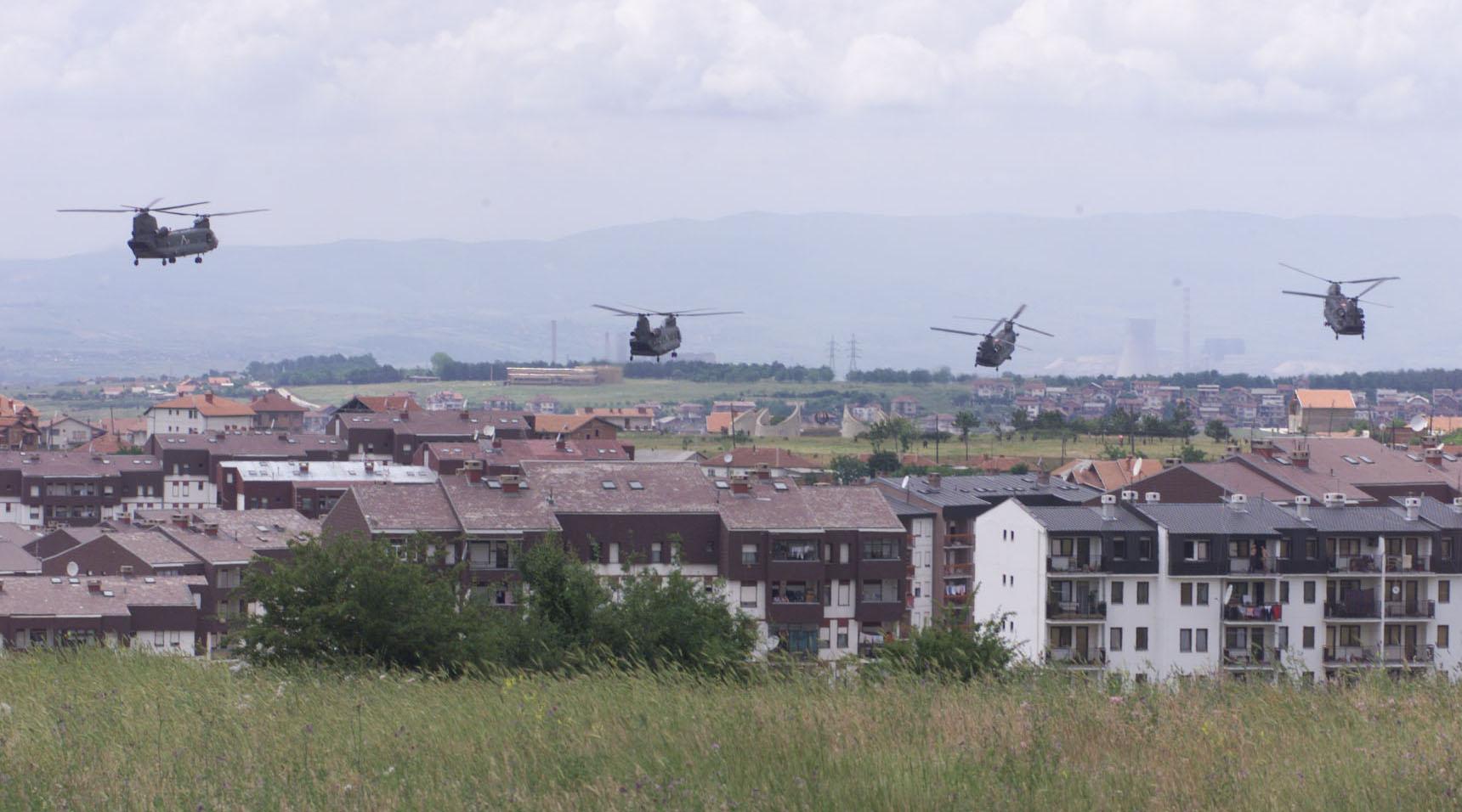 Аэродром приштина. Аэропорт Приштина 1999. Аэродром Приштина 1999. Приштина аэропорт Слатина 1999.