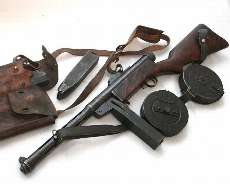 Ппш-41 сбоку. Пистолеты пулеметы вов. Пистолеты пулеметы вов. Ппс судаева. Ппш-41 с секторным магазином.