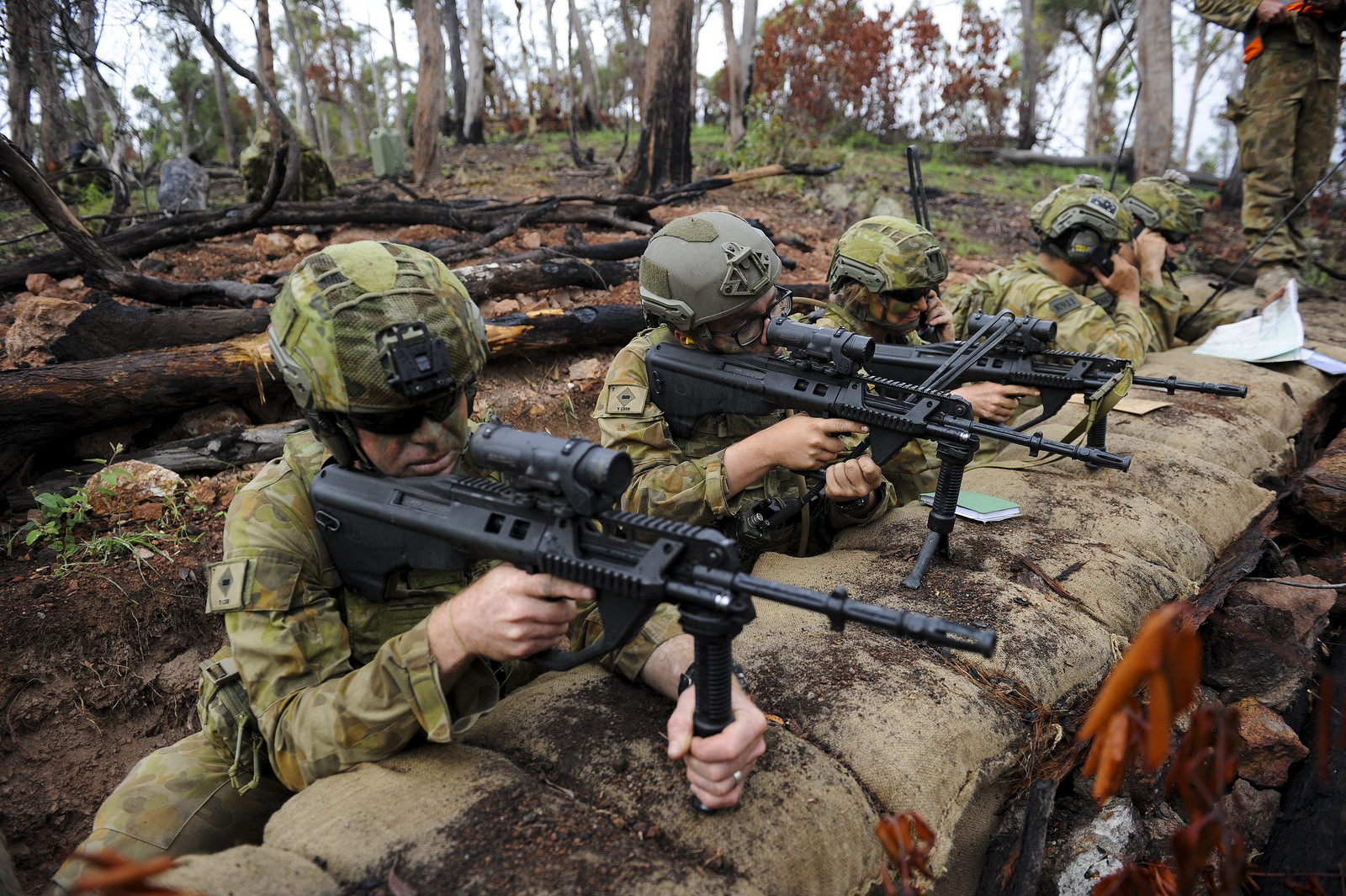 современный российский солдат. военнослужащий 7 букв. Australian army m16. о ветеранах. австралийская армия.