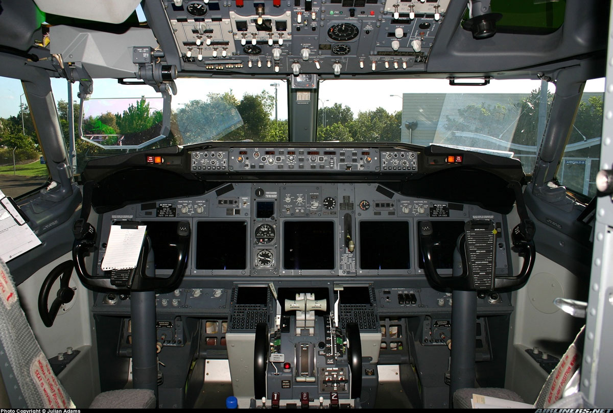 무기 토론방 - BEMIL 군사세계 737 콕핏입니다 민방님의 G-550과 비교해보시지요