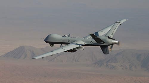 �̶��� �߶��� �̱� MQ-9 ���� 24�밡 ������ ���ڽ��� �տ�