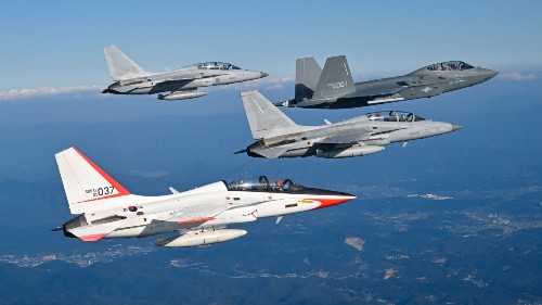 ���� ������������ KF-21 ��� 1ȣ��, ���� ������ �ε��Ǵ�!