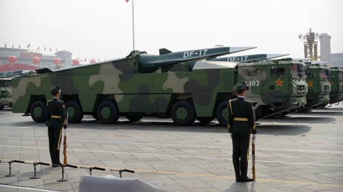 �� �������� �̻��� ��DF-17���� ��ȭ������ �˵�, �̻��ϰ� ����ȭ����