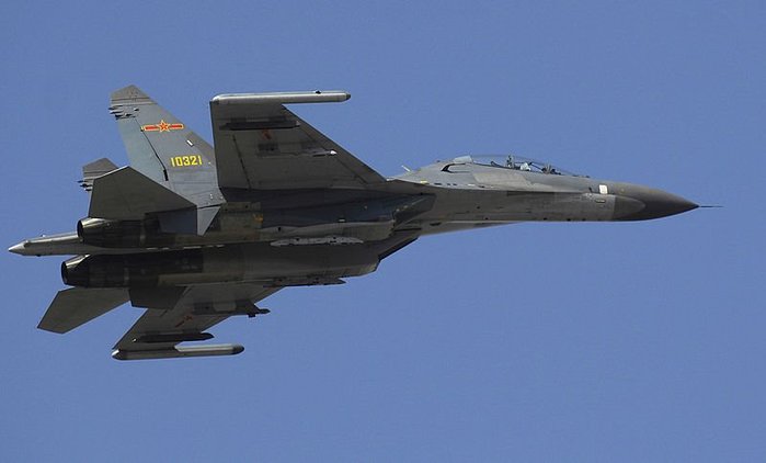 중국군의 현대화를 이끈 짝퉁 전투기 J-11 전투기