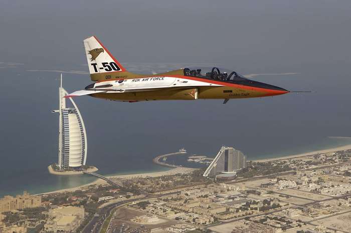 ƶ̸Ʈ(UAE)    T-50. ŸԵ 2009 ù ؿܼ⿡   ִ. <ó: ѱװֻ(KAI)>