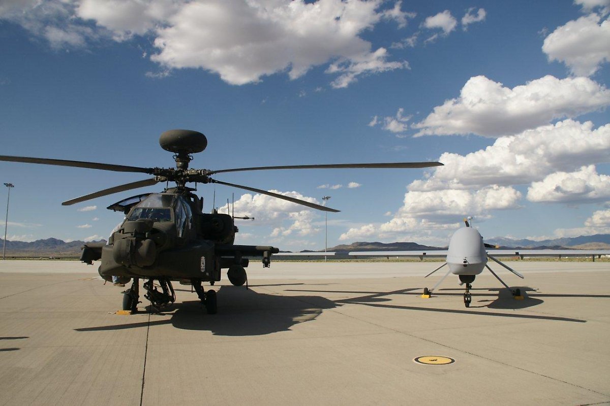   OH-58D ī̿ (Kiowa Warrior)  𿪽Ű , ġ  MQ-1C ׷ ̱   ֵ ߴ. <ó: General Atomics>