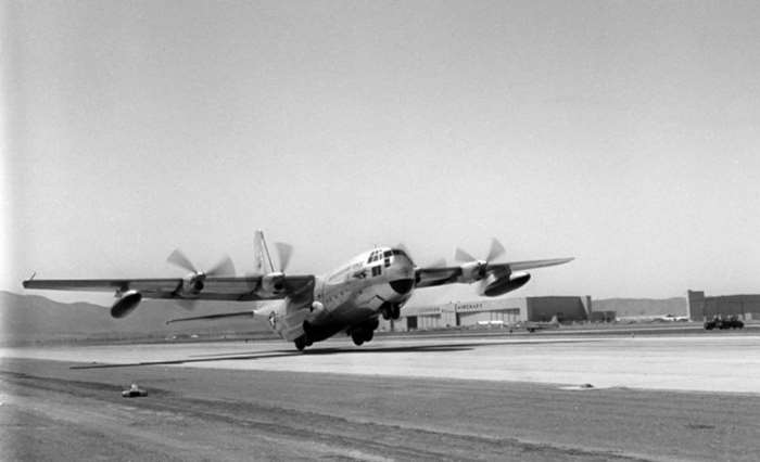 1954 8 23, ̷ ׽Ʈ ϴ YC-130 <ó: Lockheed Martin>