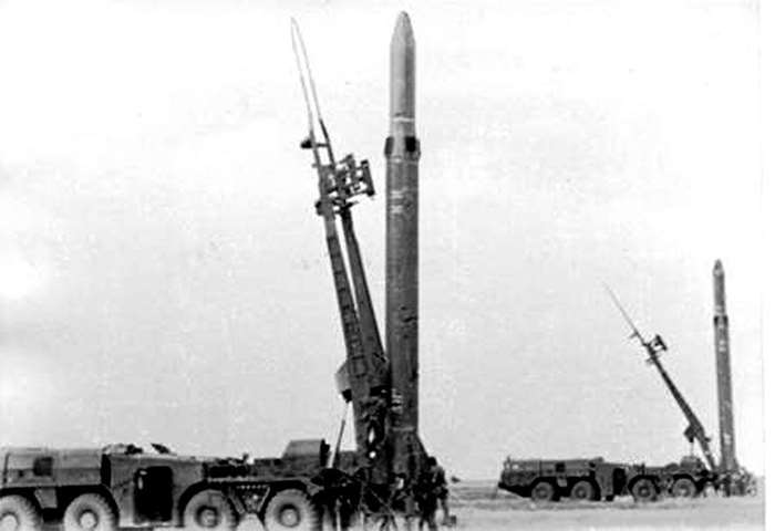 R-17은 다양한 변형들이 등장했는데, 광학유도장비를 장착한 스커드-VTO는 1980년대 중반에야 개발이 완료되었다. 그러나 스커드-VTO는 우수한 최신 고체연료 미사일들에 밀려 실전배치되지 못했다. <출처: Public Domain>