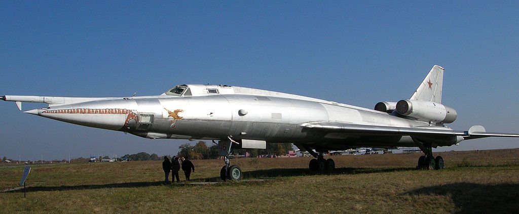 Tu-22 δ. ̸    ׷ ź Tu-22M ̾  ٸ  ݱⰡ Ǿ. <ó: (cc) Alexander Beltyukov at Wikimedia.org>